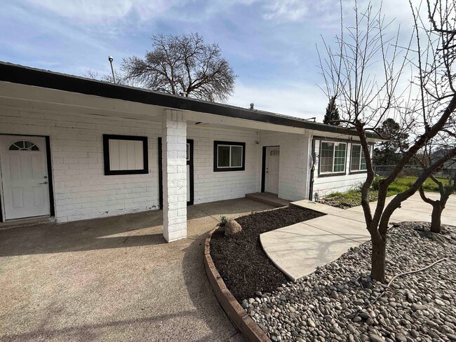 Building Photo - 2/3 Bedroom in Orangevale