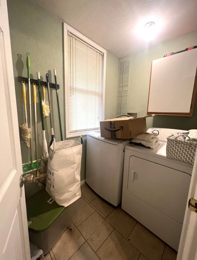 Building Photo - 933 S 4th St