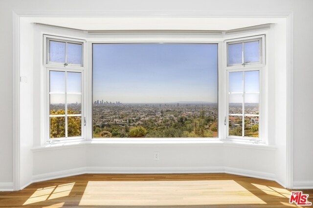 Building Photo - 2675 Glendower Ave