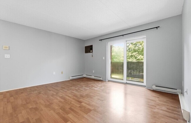 Building Photo - 22 Maple Crest Cir