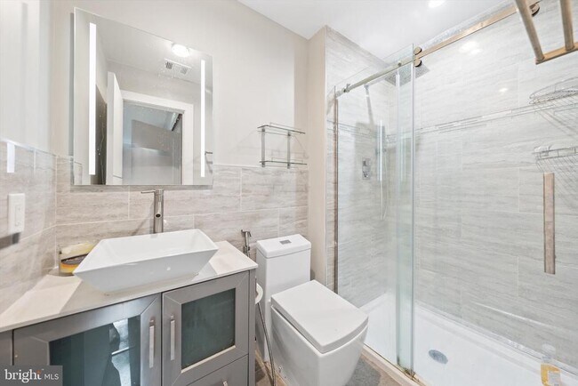 Building Photo - 18304 Streamside Dr