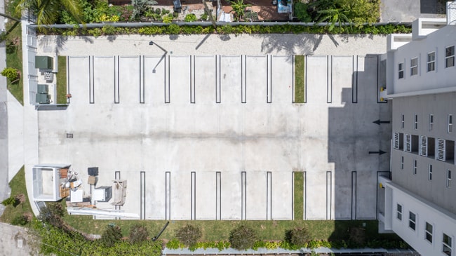 Building Photo - 475 NE 126th St