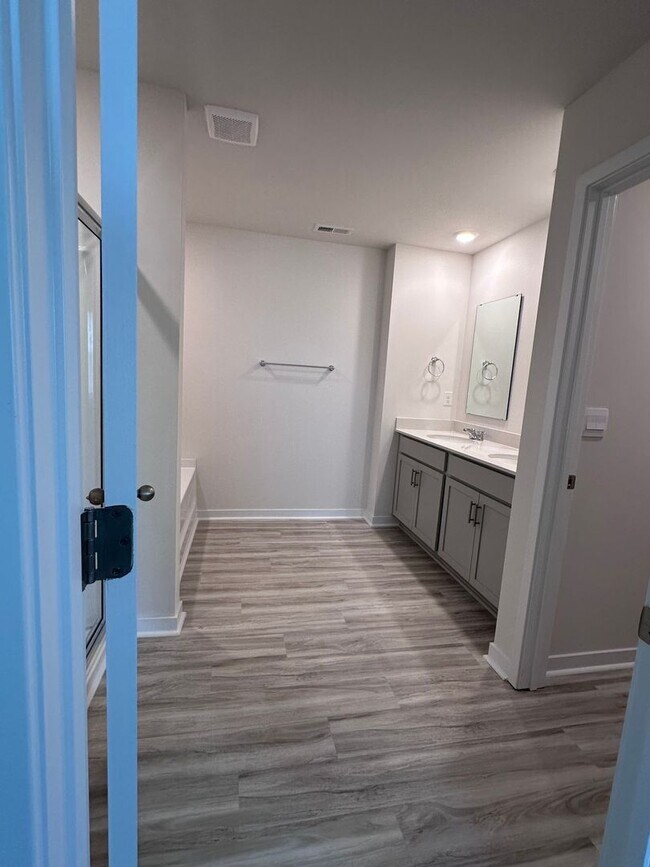 Building Photo - Brand-New 5-Bedroom Home in the Hamptons at Hickory with Modern Upgrades & Move-In Ready Comfort