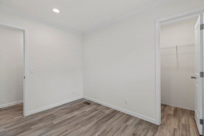 Building Photo - Like New Manufactured Home Available in Hampstead!