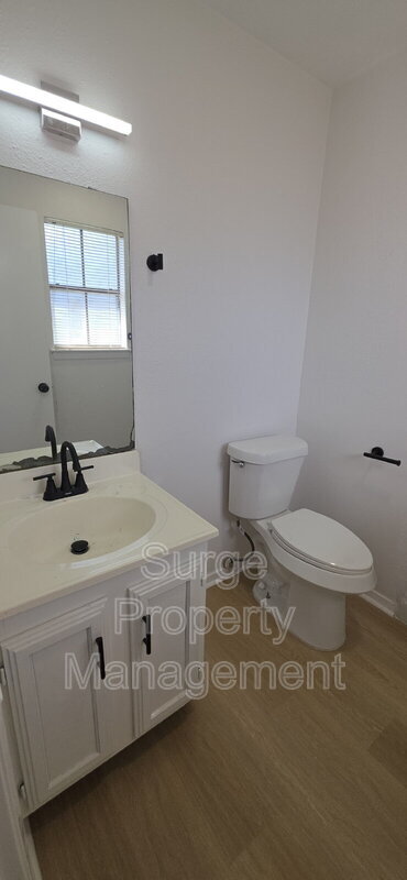 Building Photo - 227 Vista Way