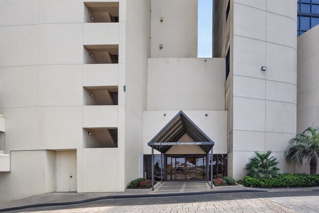 Building Photo - 5220 Seawall Blvd
