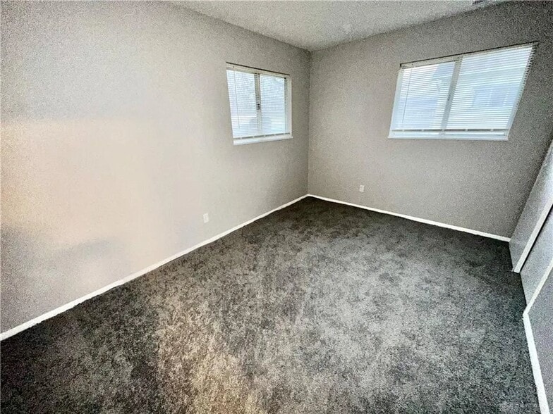 Building Photo - 309 Bridge St