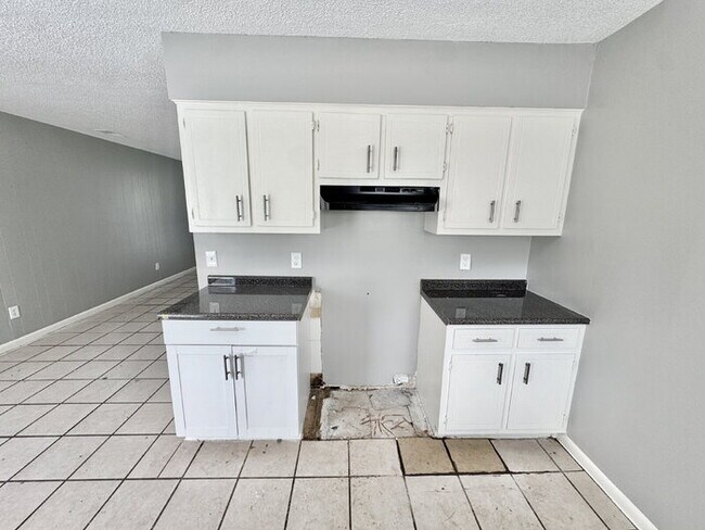 Building Photo - 5168 Corkwood Dr