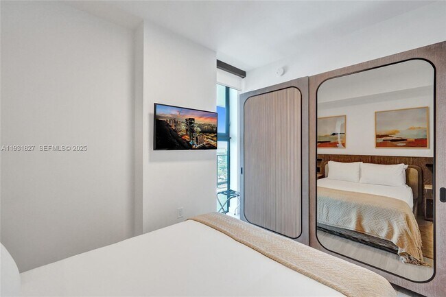 Building Photo - 580 72nd St