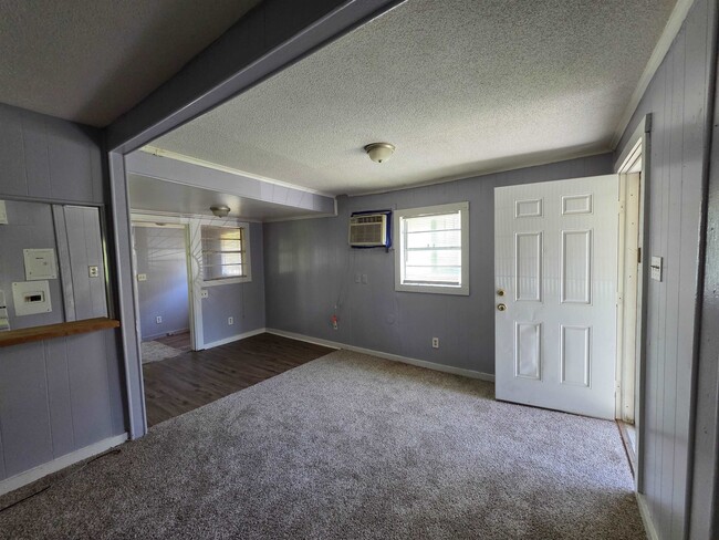 Building Photo - 1320 Faxon Ave