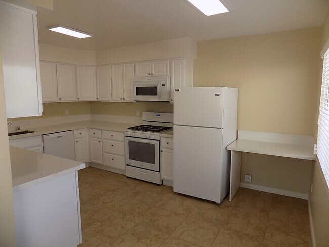 Building Photo - m497 - Mateer