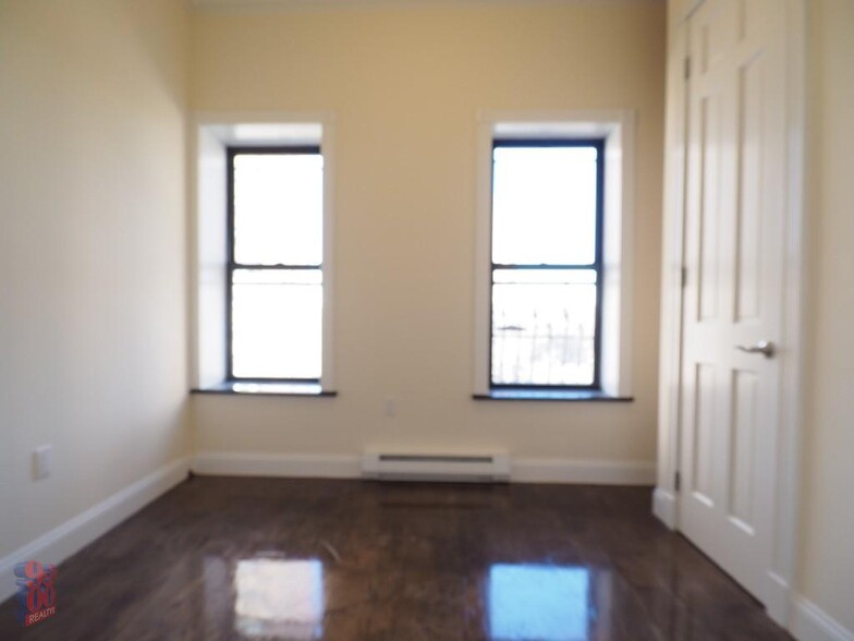 Building Photo - 314 E 106th St