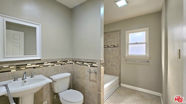 Building Photo - 1022 S Norton Ave