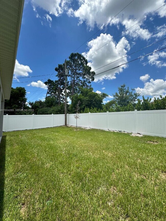 Building Photo - 4650 SW Quezon St