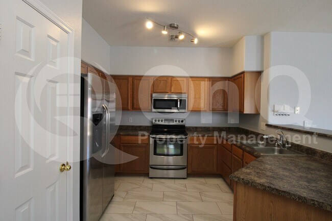 Building Photo - 525 N Miller Rd