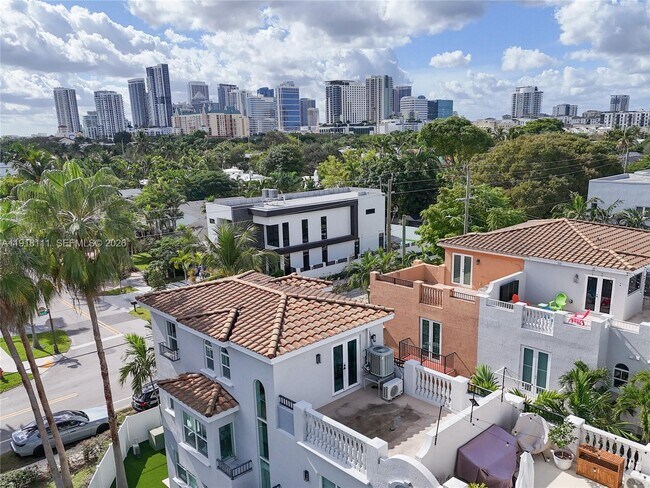 Building Photo - 601 NE 11th Ave