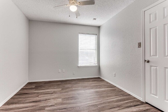 Building Photo - Adorable 3-Bed with Open Floor Plan & Dream Backyard