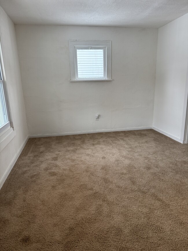 Building Photo - 10414 Nelson Ave