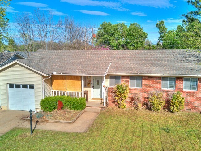 Building Photo - Charming 3-Bedroom Home in Convenient Tulsa Location