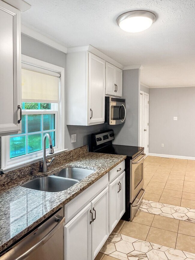 Building Photo - Charming 2BR Home in the Westover Area – A...
