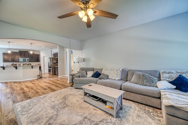 Building Photo - 412 Ponzer Ct N