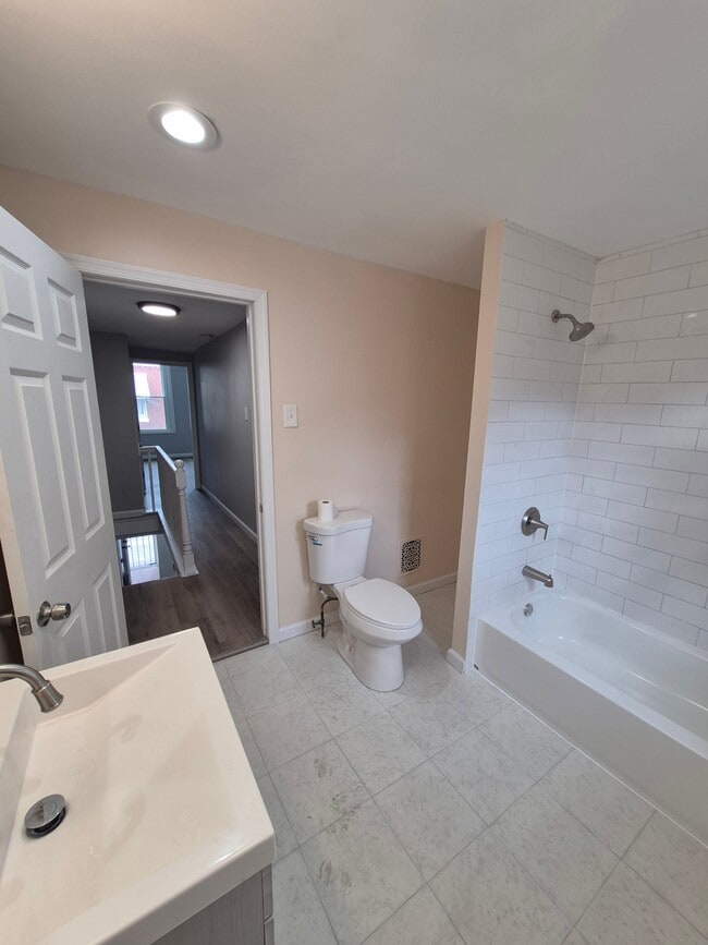 Building Photo - 2210 Greenwich St