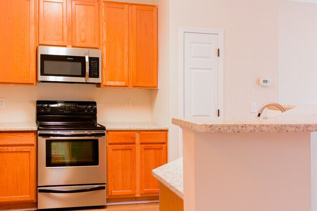 Building Photo - 2204 Valley Haven Dr