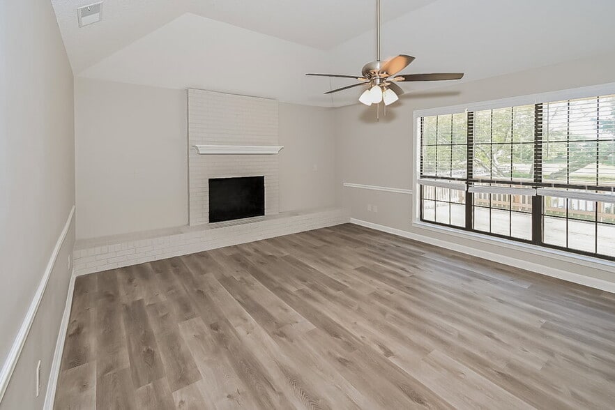 Building Photo - 822 White Pine Dr
