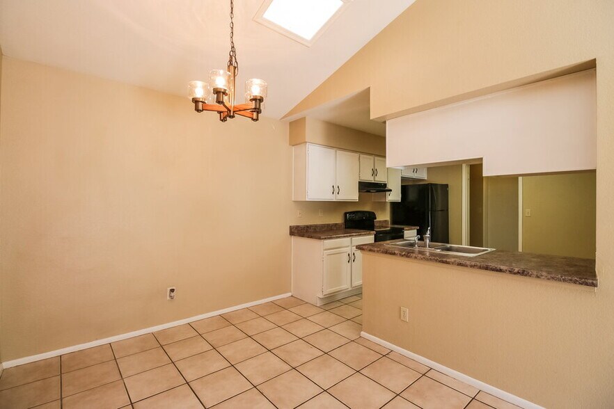 Building Photo - 4125 E La Puente Ave