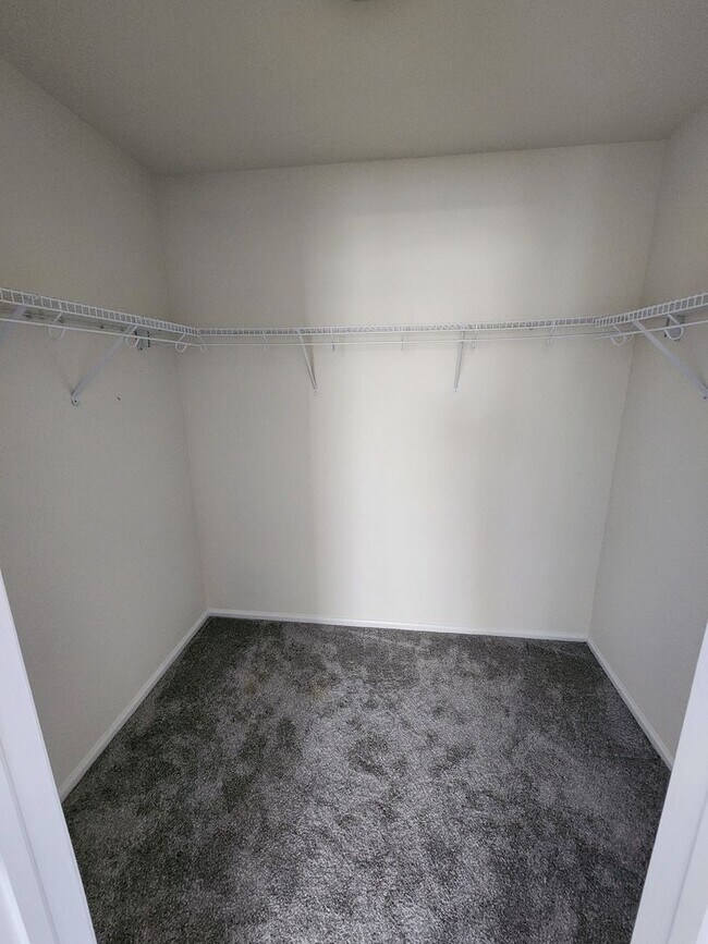 Building Photo - Charming 3 Bed 2 Bath Townhome for Rent in...