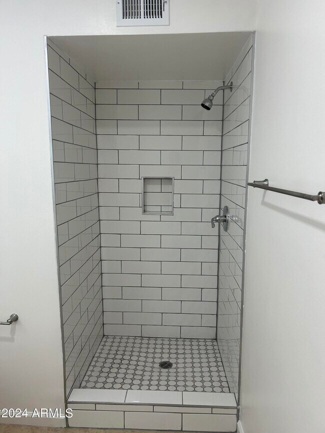 Building Photo - 3901 E Earll Dr