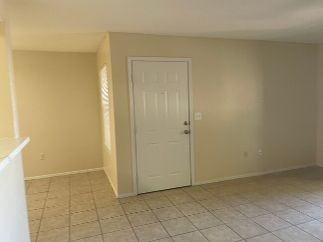 Building Photo - 1 bathroom condo located in the desirable ...