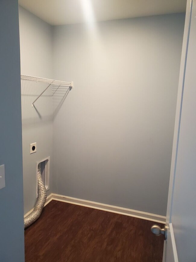 Building Photo - **Available mid January** 4 Bedroom with B...