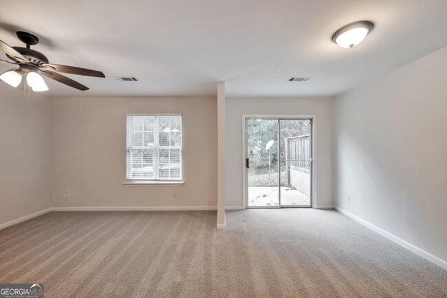 Building Photo - 6338 Hickory Ln Cir