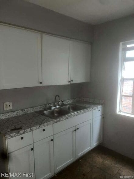 Building Photo - 14338 Lauder St