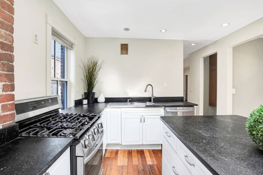 Building Photo - 151 Highland St