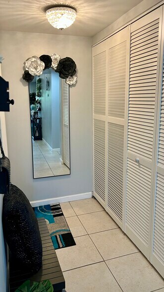 Entry Way - 140 S Cypress Rd