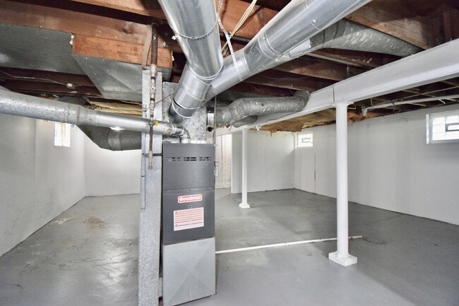Building Photo - 1701 Sundale Ave