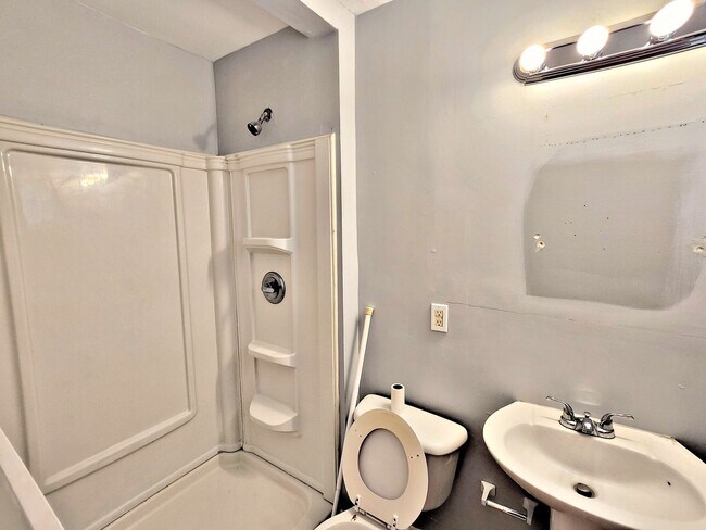 Building Photo - HOUSE FOR RENT - DECATUR