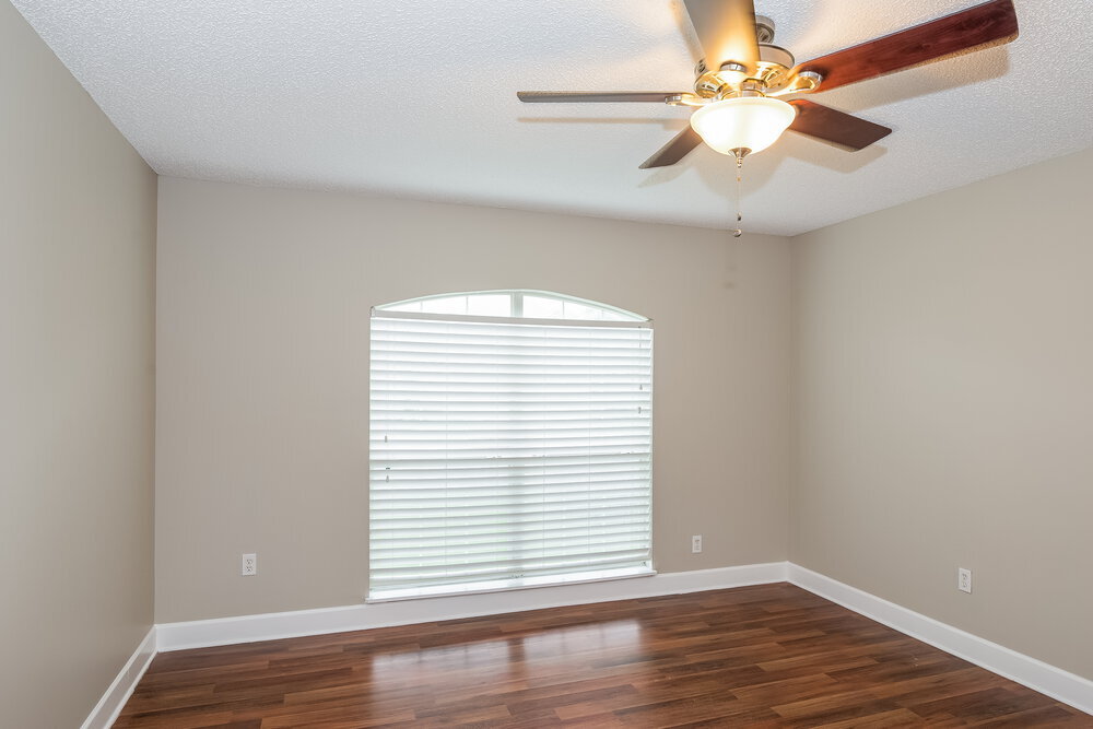 Building Photo - 1824 Creekview Dr