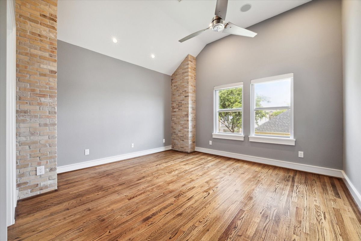 Building Photo - 6126 Clyde St