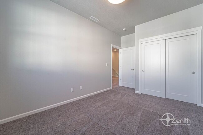 Building Photo - 16327 NE 21st St