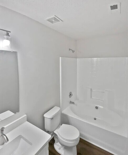 Building Photo - 2564 Captains Watch Rd NE