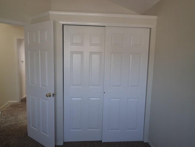 Building Photo - 11008 Rogers Hornsby St