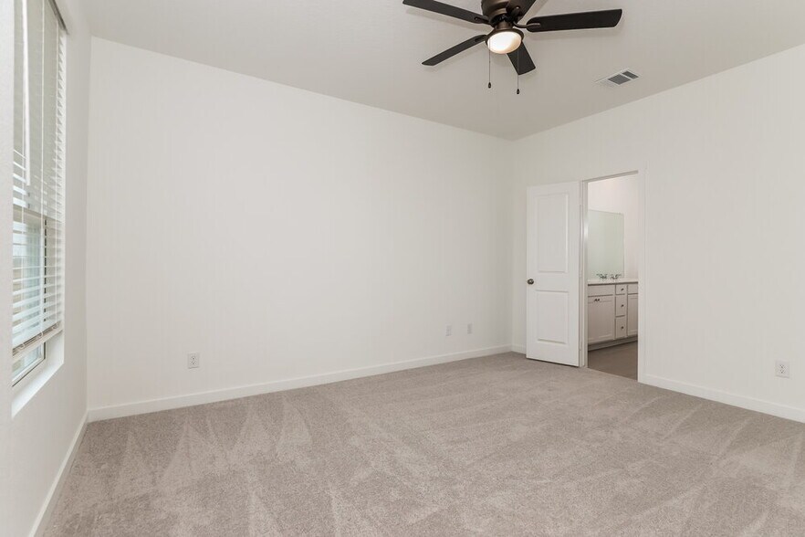 Building Photo - 15554 Crescent Pne