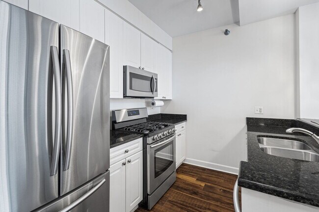 Building Photo - 330 N Jefferson St