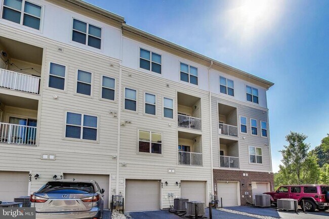 Building Photo - 645 Diamondback Dr