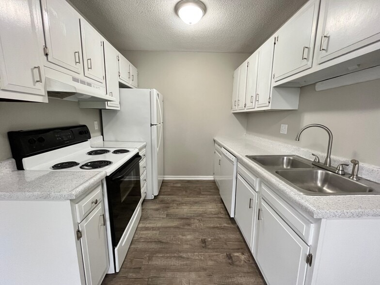 Building Photo - Rand Stockton Apartment Homes