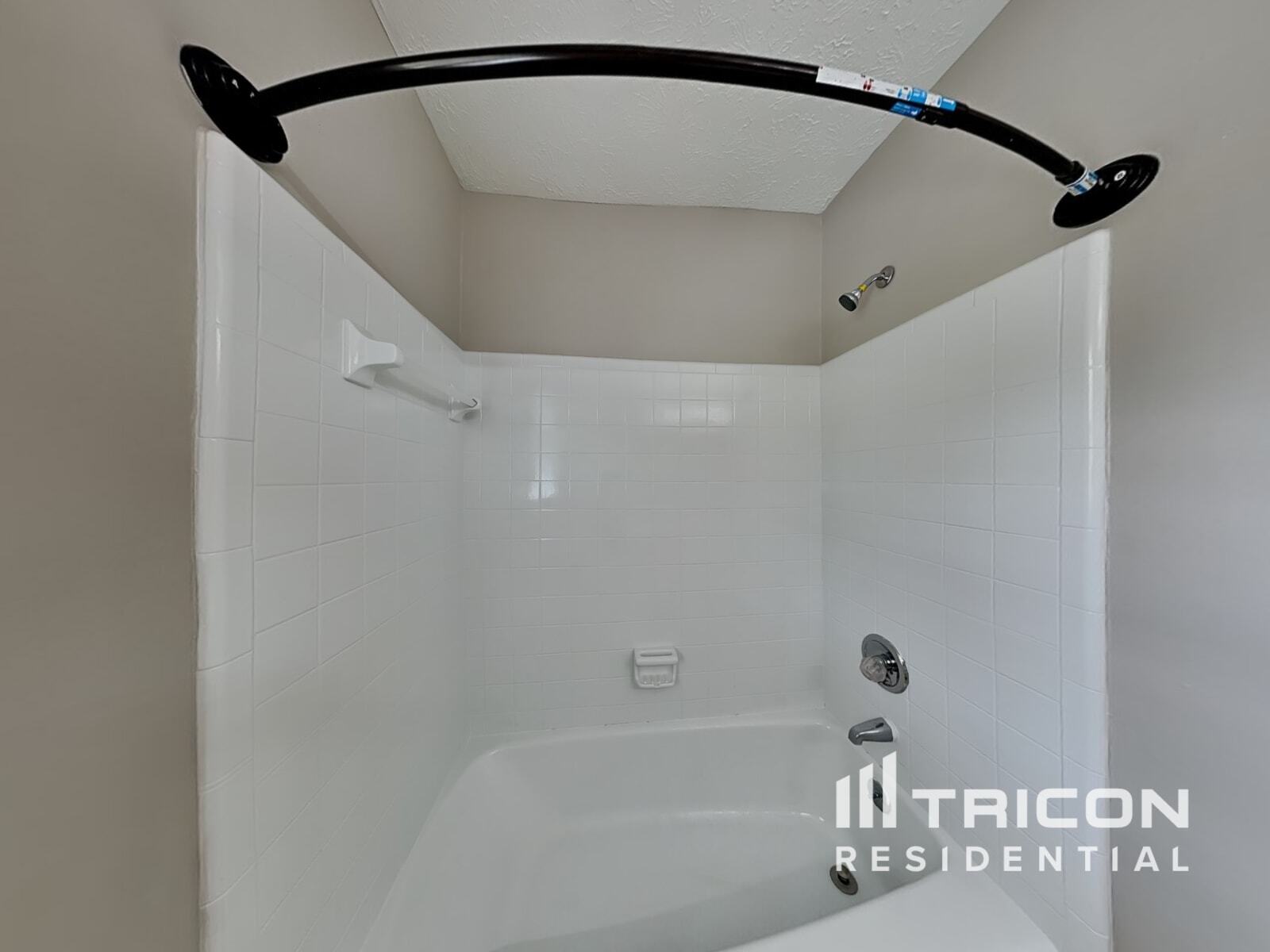 Building Photo - 425 Monivea Ln