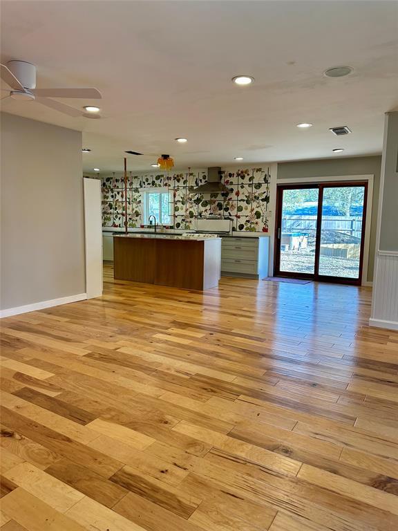 Building Photo - 2507 East Side Dr